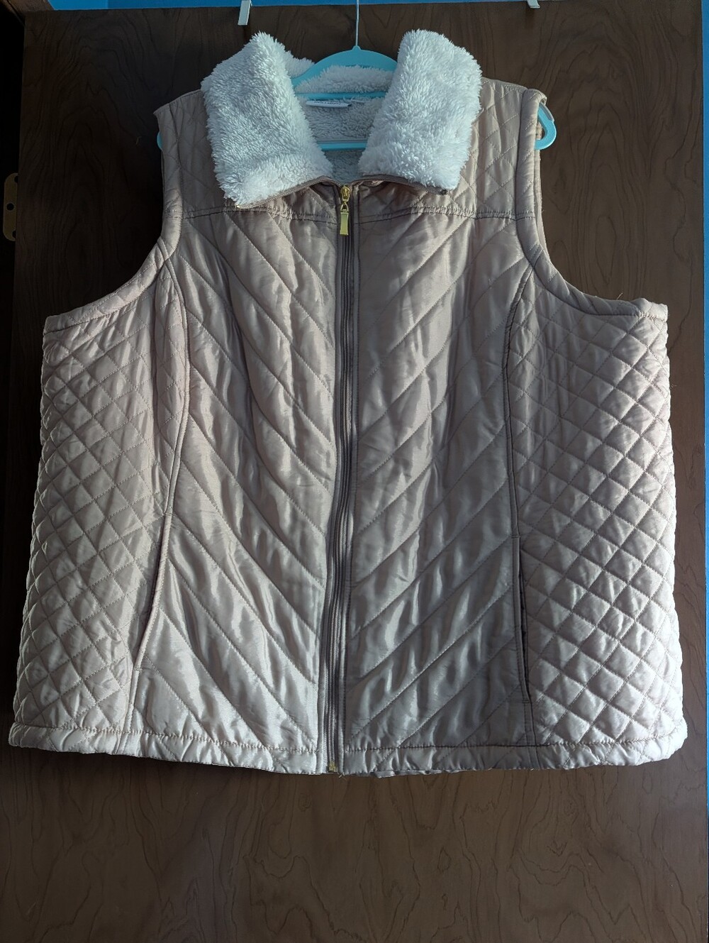 D & Co. Ladies Full Zip Fleece Lined Quilted Vest. Size 3X. Front Pockets.